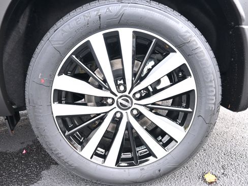 New 2025 Nissan Pathfinder Platinum image 11