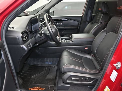 Certified 2025 Honda Pilot TrailSport image 14
