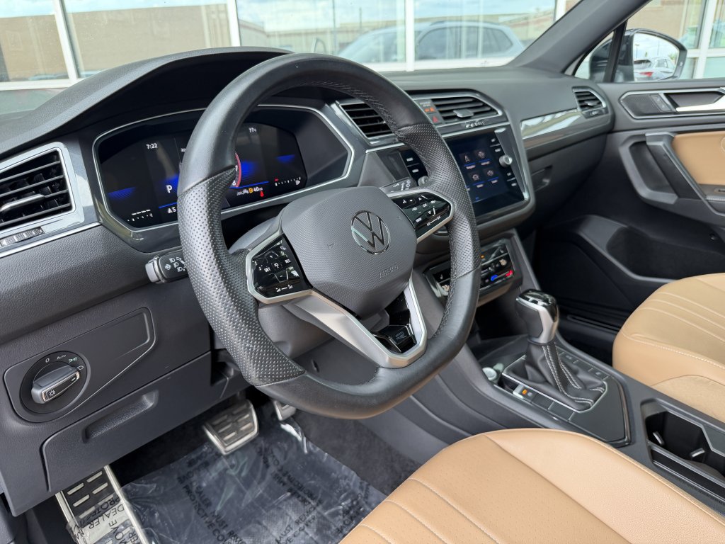 Used 2024 Volkswagen Tiguan SE R-Line FWD image 31