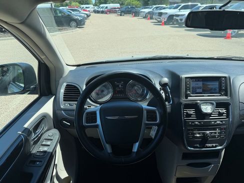 Used 2012 Chrysler Town & Country Touring w/ Entertainment Group #1 FWD image 15