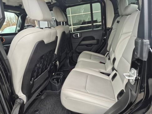 Used 2022 Jeep Gladiator Mojave w/ Cold Weather Group image 14