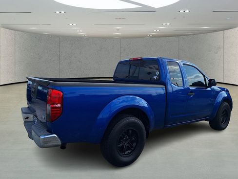Used 2014 Nissan Frontier SV image 5