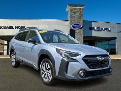 Used 2024 Subaru Outback Premium AWD/4WD image 1