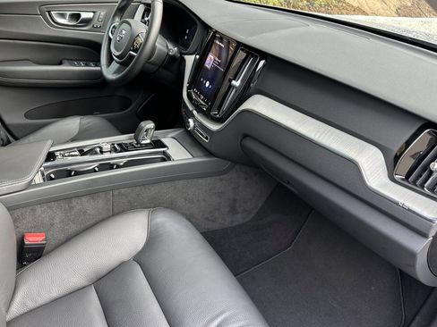 Certified 2025 Volvo XC60 B5 Plus image 19