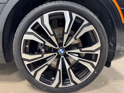 Used 2024 BMW X7 xDrive40i w/ M Sport Package AWD/4WD image 11