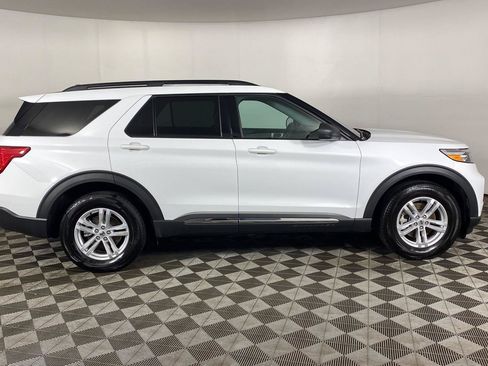 Used 2021 Ford Explorer XLT AWD/4WD image 18