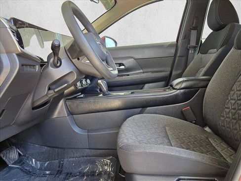 Used 2025 Nissan Kicks SV AWD/4WD image 21