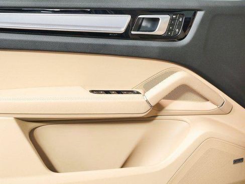 Certified 2023 Porsche Cayenne Platinum Edition AWD/4WD image 6