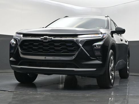 Used 2025 Chevrolet Trax LT w/ LT Convenience Package FWD image 36