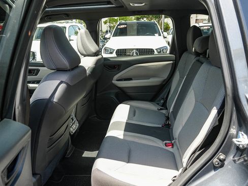 Used 2025 Subaru Forester Premium w/ Convenience Package #1 AWD/4WD image 18