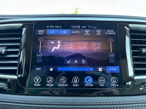 Used 2017 Chrysler Pacifica Limited w/ UConnect Theater Package FWD image 40