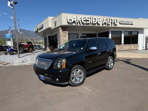 Used 2012 GMC Yukon SLT w/ SLT Chrome Package AWD/4WD image 2