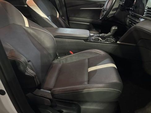 Used 2025 Toyota Camry SE image 4