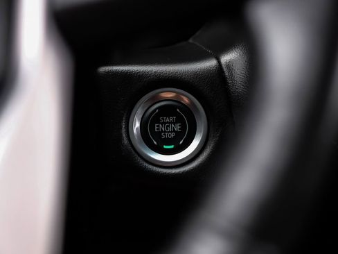 Used 2021 GMC Yukon XL SLT w/ SLT Premium Package image 18