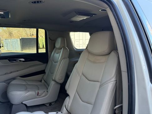 Used 2015 Cadillac Escalade ESV Premium RWD image 27