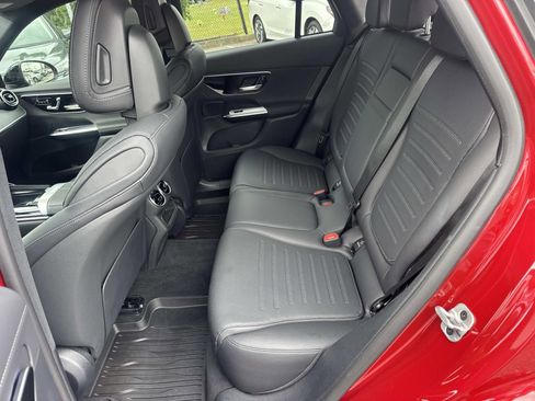 Used 2025 Mercedes-Benz GLC 300 image 19
