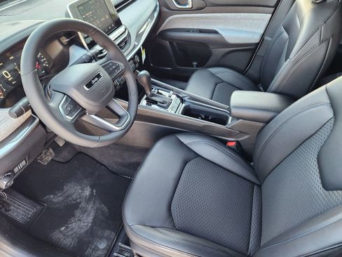 New 2026 Jeep Compass Latitude image 13