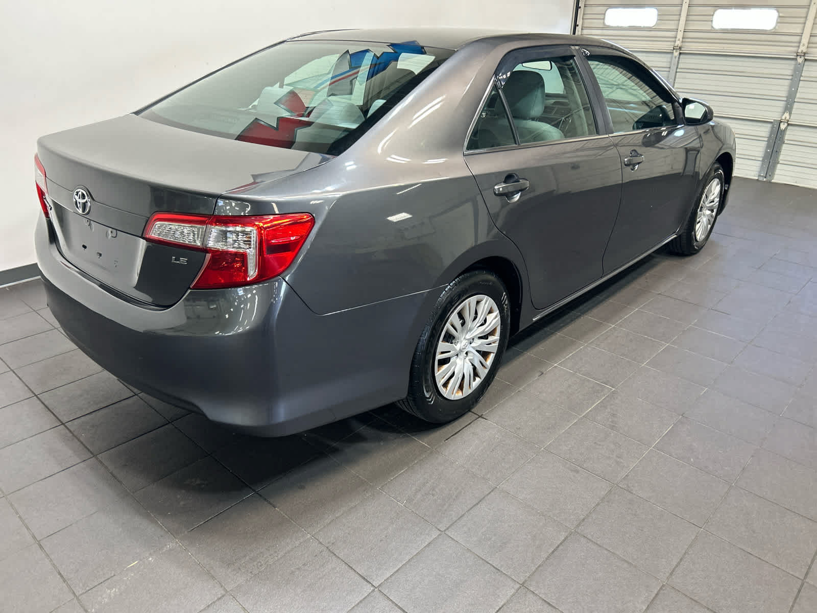 Used 2014 Toyota Camry LE FWD image 3