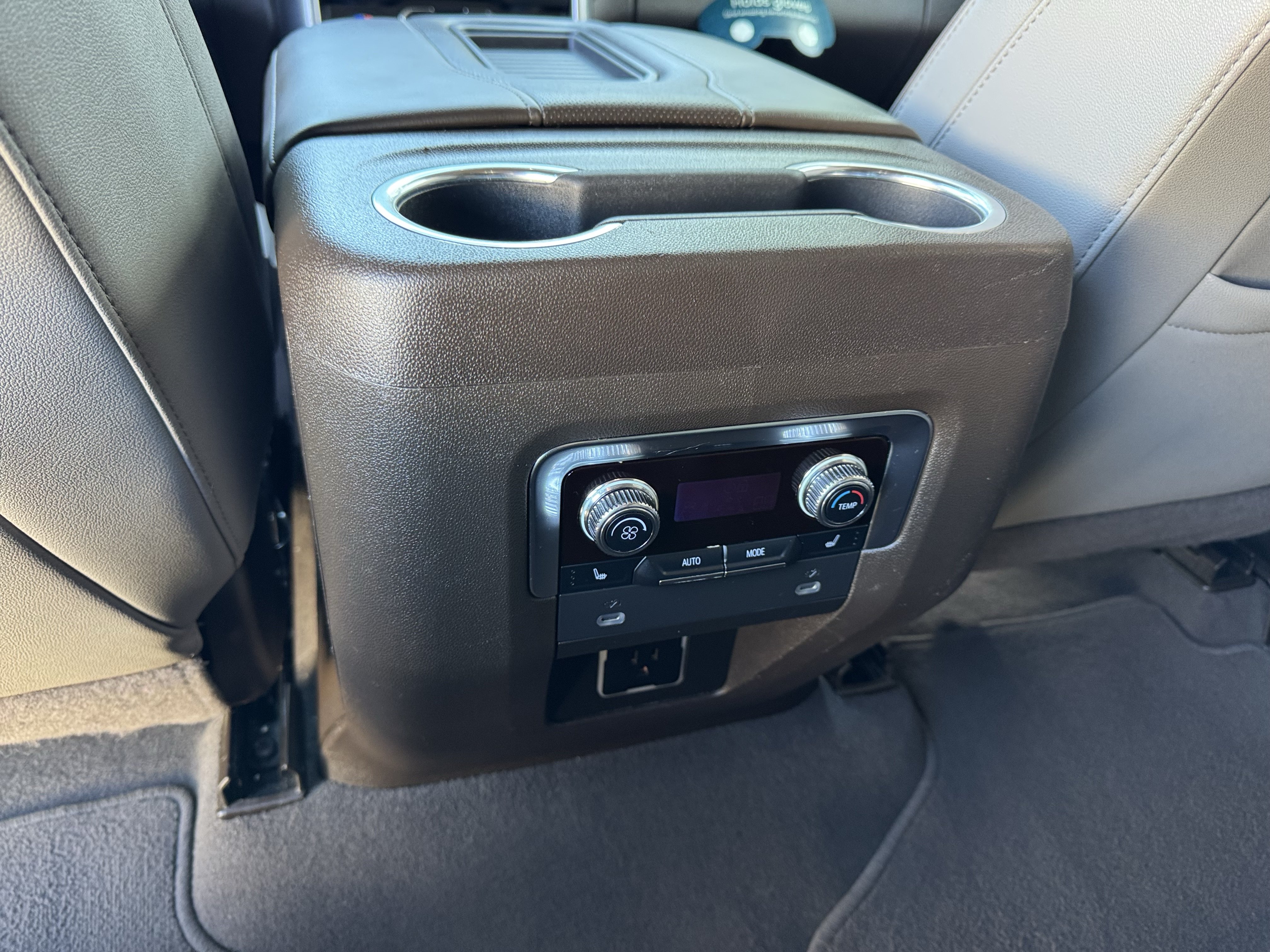 Certified 2022 GMC Yukon SLT w/ SLT Luxury Package RWD image 17