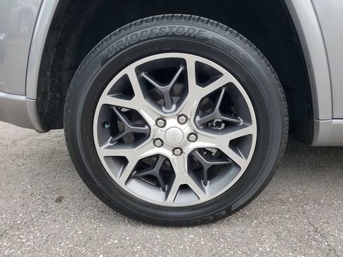 Used 2019 Jeep Grand Cherokee Overland RWD image 5