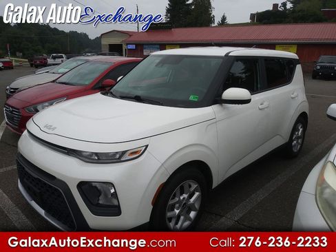 Used 2022 Kia Soul LX w/ Technology Package image 1