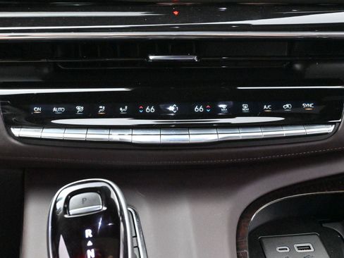 Used 2024 Cadillac Escalade Premium Luxury Platinum image 28