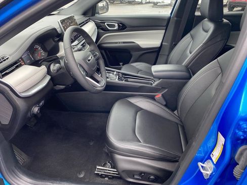 Used 2025 Jeep Compass Limited AWD/4WD image 9