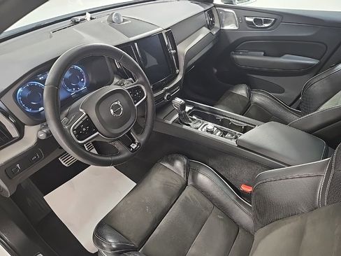 Used 2018 Volvo XC60 T6 R-Design w/ Convenience Package image 19