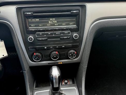 Used 2014 Volkswagen Passat 1.8T S image 6