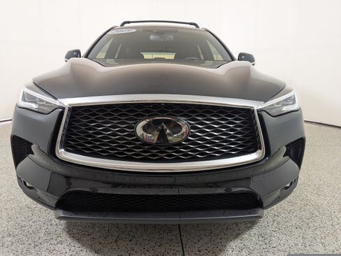 Used 2019 INFINITI QX50 Essential w/ Sensory Package FWD image 2