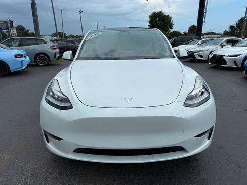 Used 2022 Tesla Model Y Long Range AWD/4WD image 2