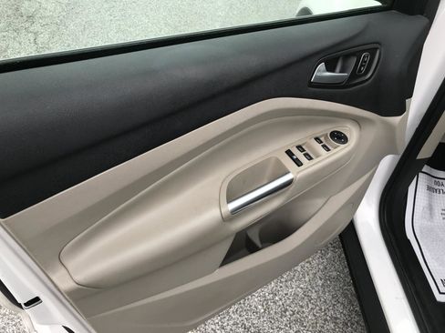 Used 2017 Ford Escape SE w/ SE Cold Weather Package AWD/4WD image 9