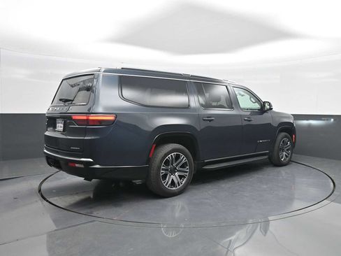 Used 2024 Jeep Wagoneer L Series II w/ Flexible Seating Group AWD/4WD image 8