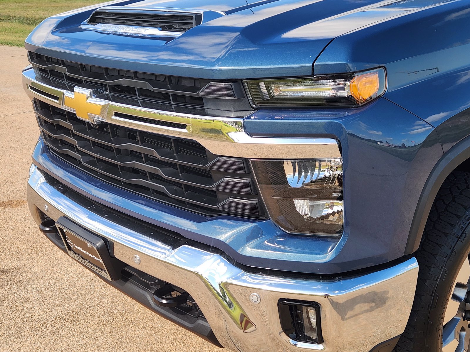 Used 2025 Chevrolet Silverado 2500 LT w/ Texas Edition AWD/4WD image 10