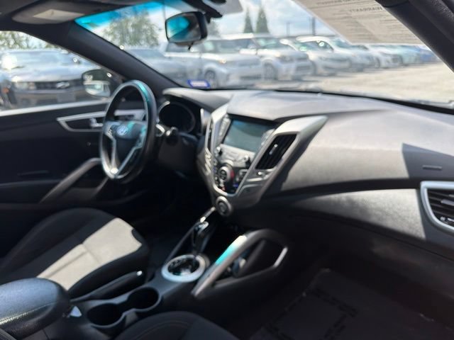 Used 2017 Hyundai Veloster Value Edition FWD image 23