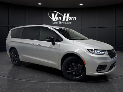 New 2026 Chrysler Pacifica Select w/ S Appearance Package