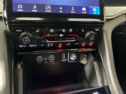 Certified 2023 Jeep Grand Cherokee Trailhawk w/ Advanced Protech Group II AWD/4WD image 17