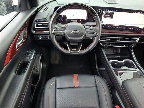 Used 2024 Chevrolet Traverse RS image 11