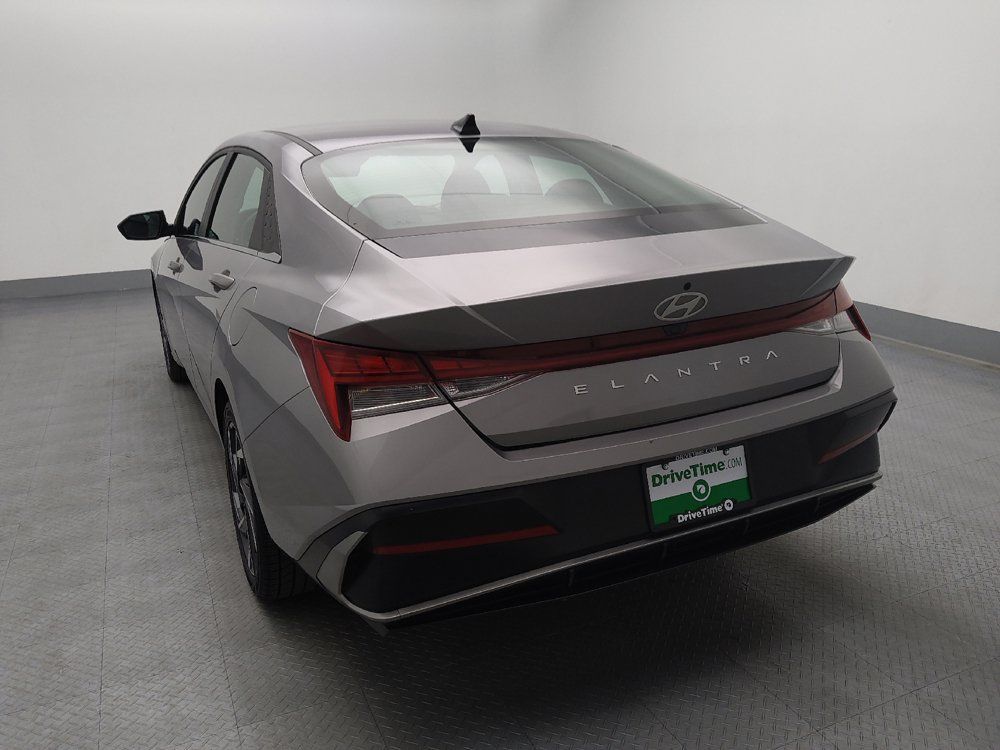 Used 2025 Hyundai Elantra SEL FWD image 6