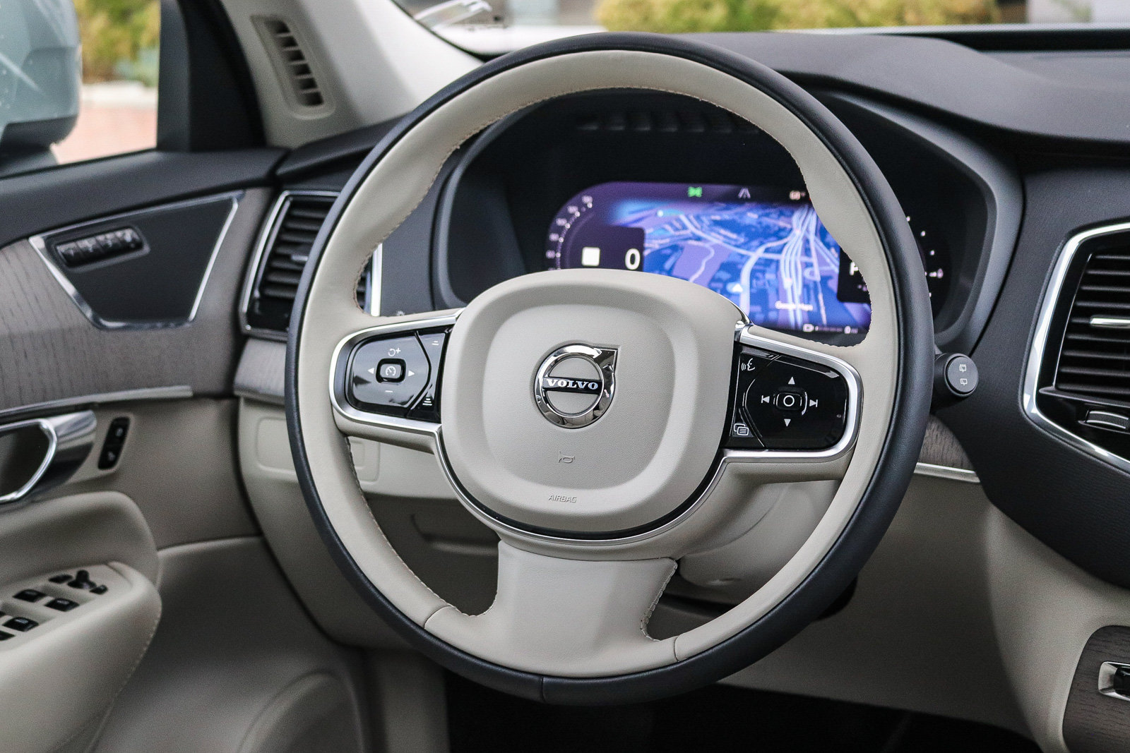 Used 2025 Volvo XC90 T8 Plus w/ Protection Package Premier AWD/4WD image 17