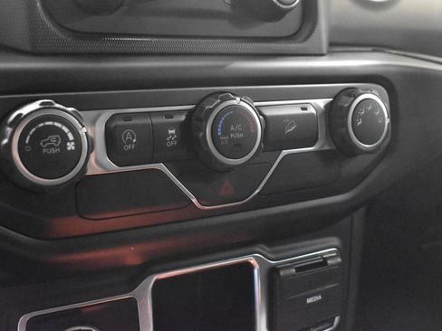 Used 2019 Jeep Wrangler Unlimited Sport AWD/4WD image 16