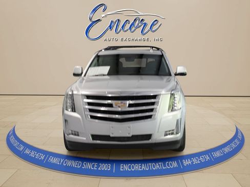 Used 2017 Cadillac Escalade Premium Luxury AWD/4WD image 8
