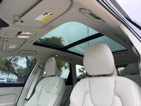 Certified 2023 Volvo XC60 B5 Plus w/ Climate Package image 23