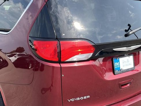 Used 2023 Chrysler Voyager LX FWD image 11