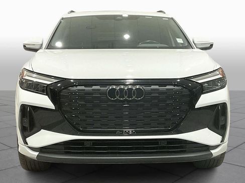 Used 2024 Audi Q4 e-tron Premium Plus image 3