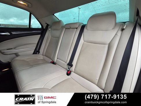 Used 2018 Chrysler 300 Limited RWD image 24