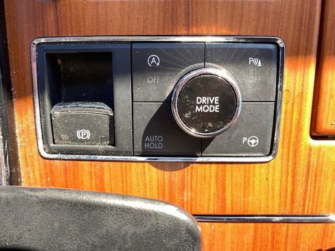 Used 2019 Lincoln Navigator Reserve image 13