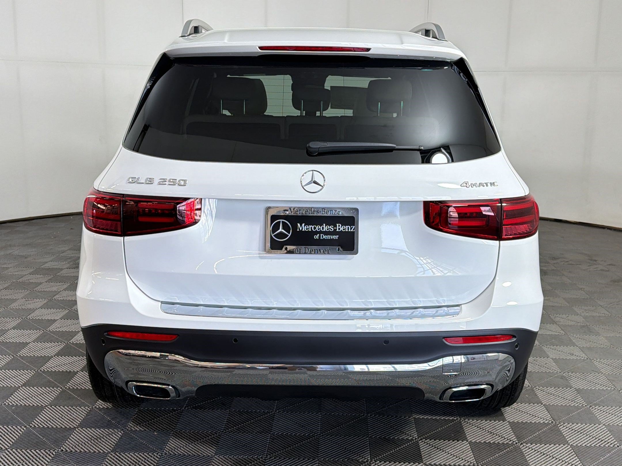 Used 2026 Mercedes-Benz GLB 250 4MATIC image 10