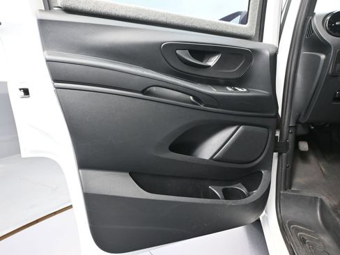 Used 2023 Mercedes-Benz Metris image 13
