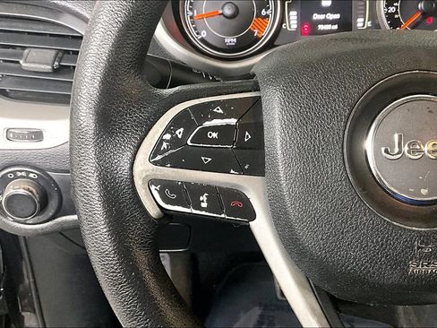 Used 2015 Jeep Cherokee Sport image 17